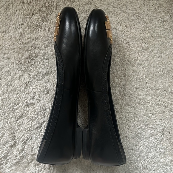 Tory Burch Black Leather Ballet Flats with large Golden Logo - Picture 7 of 12
